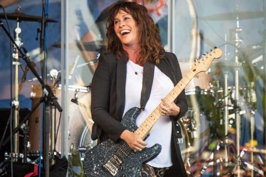 Η Alanis Morissette αποκάλυψε ότι όταν ήταν ανήλικη την αποπλάνησαν και τη βίασαν