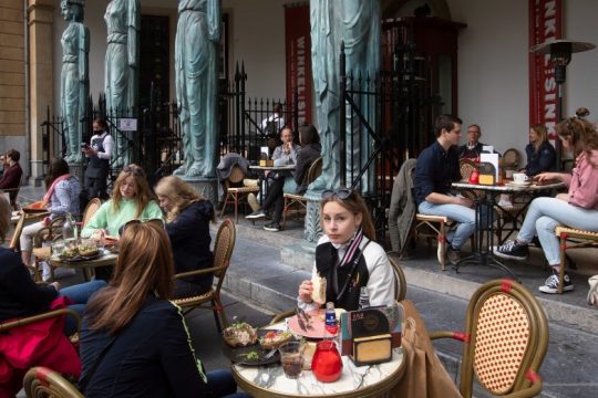 Ολλανδία: Απαιτούν υγειονομικό πάσο για την τουαλέτα στα μπαρ