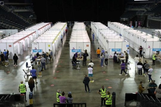 Βρετανία: Αργεί η απόφαση για εμβολιασμό υγιών παιδιών κατά του κορονοϊού