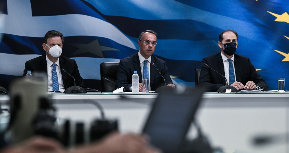 Μέτρα ελάφρυνσης για τις επιχειρήσεις, χωρίς εκπλήξεις για τους εργαζόμενους