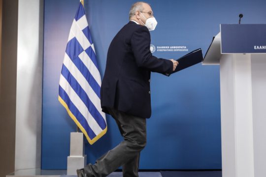 Ήξεις αφήξεις από το Μαξίμου για τον Ελπιδοφόρο