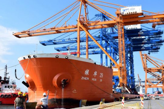 «Δημοσιεύστε τη συμφωνία με την Cosco»
