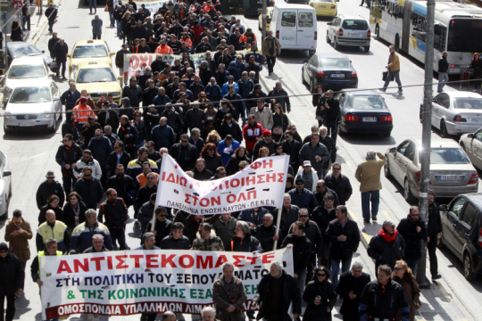 Συλλαλητήριο στο Πασαλιμάνι για το «χαλί που στρώνουν» στην Cosco για τον ΟΛΠ