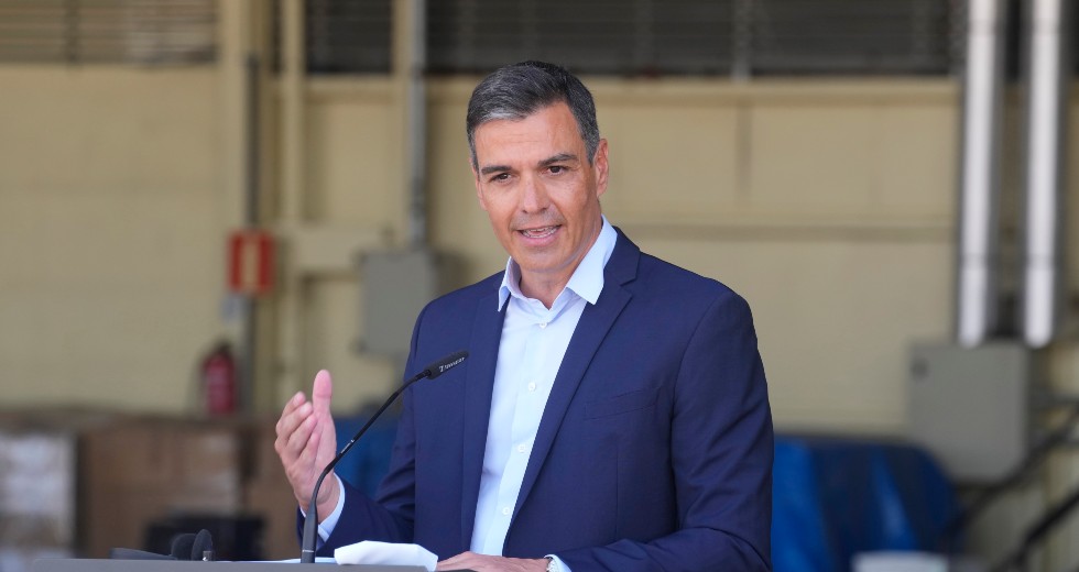 Μειώσεις σε φόρους στο ρεύμα και στα προνόμια εταιρειών εξήγγειλε ο Σάντσεθ