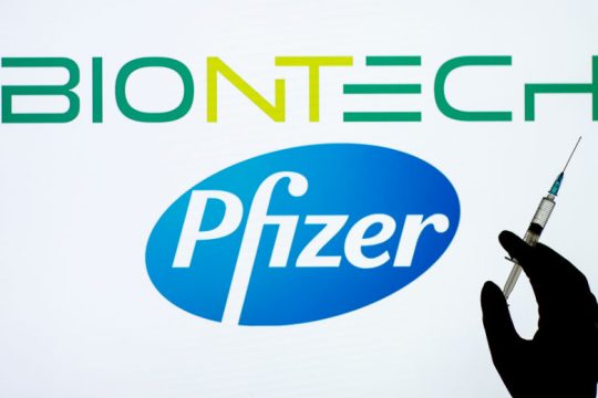 Ξεκινούν οι δοκιμές της Pfizer για τον εμβολιασμό παιδιών ηλικίας 8-11 ετών