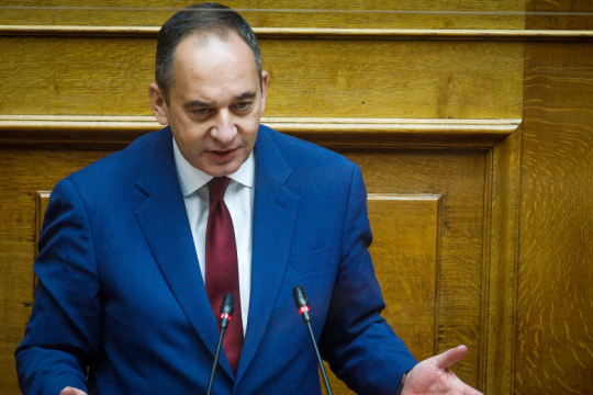 Μόνο με τις ψήφους της Ν.Δ. πέρασε η μεταβίβαση 16% του ΟΛΠ στην Cosco