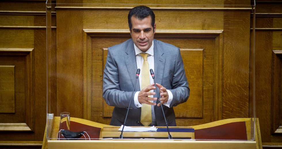 Εκ νέου εκκλήσεις αλλά και βολές από Πλεύρη προς ανεμβολίαστους υγειονομικούς