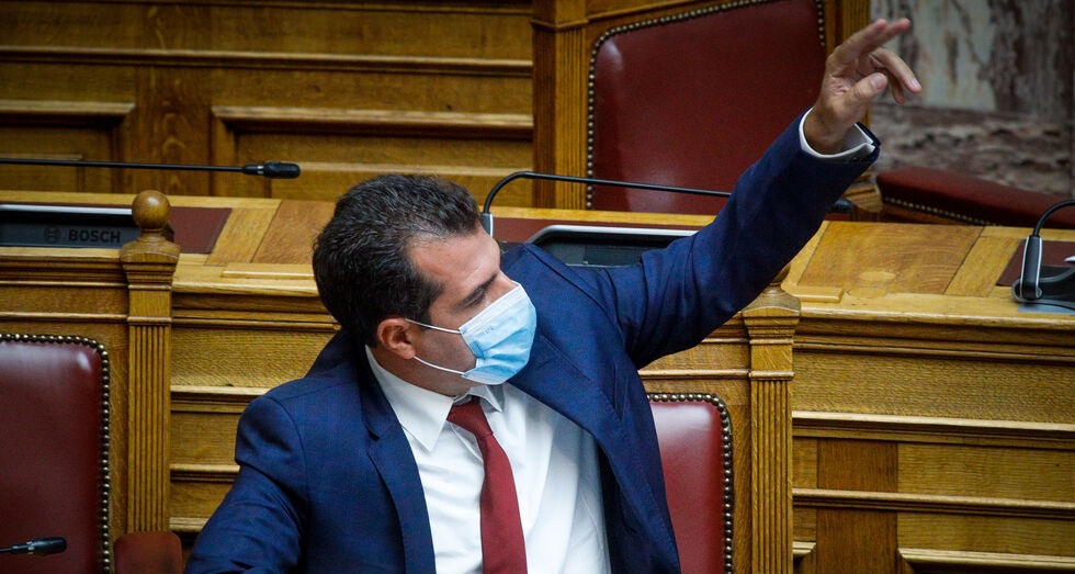 Διαμάχη στη Βουλή για τους ανεμβολίαστους