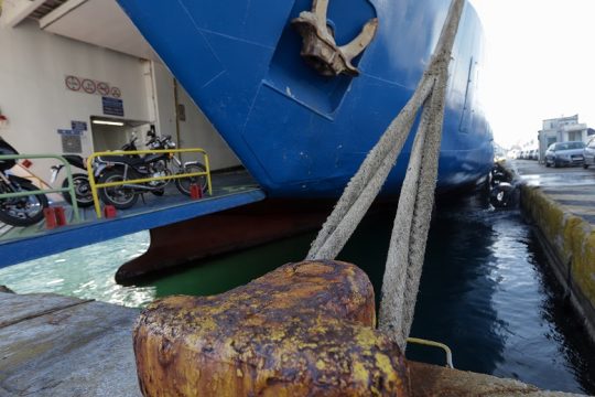 Νέα μέτρα για τις μετακινήσεις με πλοία από Δευτέρα