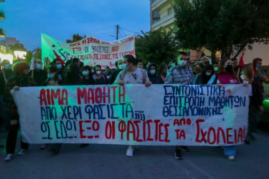 Πληρωμένη απάντηση της αντιπολίτευσης στο κυβερνητικό χάδι στο φασισμό