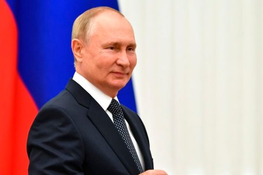 Τι έκπληξη! Ανετη πρωτιά για το κόμμα του Πούτιν