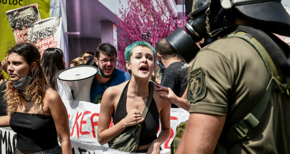 Πρεμιέρα με ξύλο και χημικά