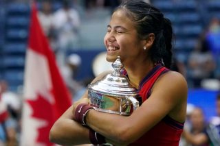 Η Εμα πήρε το… γοβάκι του US Open!