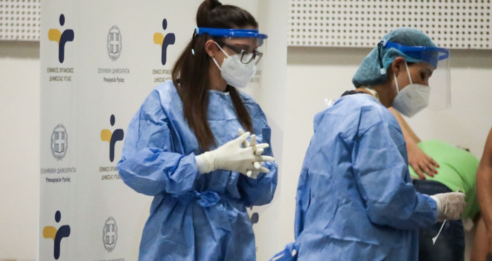 2.232 κρούσματα και 33 νέοι θάνατοι από Covid-19