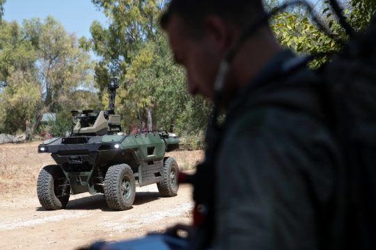 Ισραηλινή αμυντική βιομηχανία παρουσίασε ένοπλο ρομπότ για περιπολίες στα σύνορα