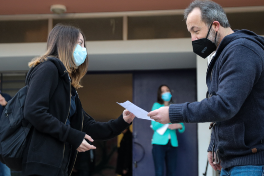 Στο στόχαστρο της Εισαγγελίας του Αρείου Πάγου οι αντιεμβολιαστές γονείς μαθητών