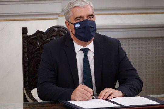 Επέστρεψε σε υπουργικό θώκο ο Σίμος Κεδίκογλου