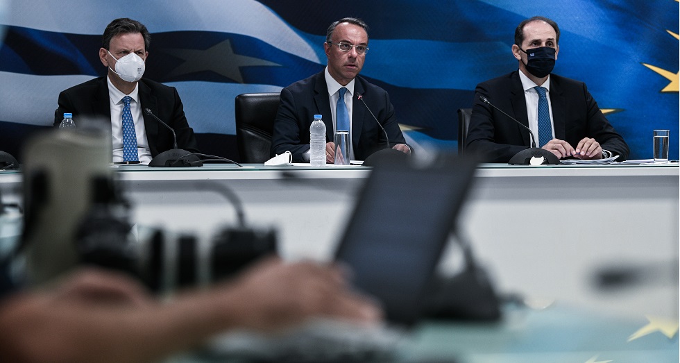 Κερδισμένοι οι λίγοι, καθρεφτάκια για τους πολλούς