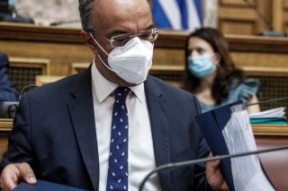 Απαξιώνουν και την «αριστεία»