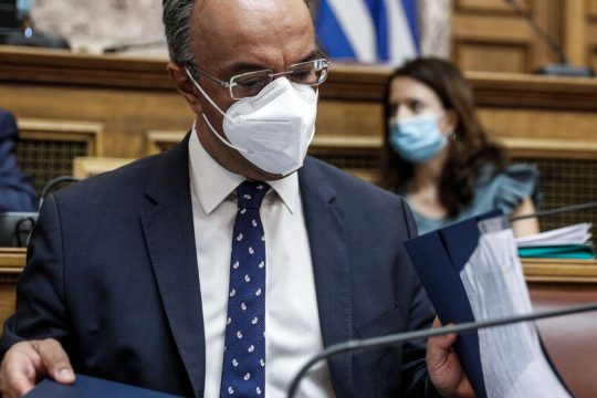 Απαξιώνουν και την «αριστεία»
