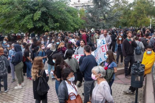 Νέες χρυσαυγίτικες προκλήσεις στη Σταυρούπολη, το ΥΠΑΙΘ νίπτει τας χείρας του