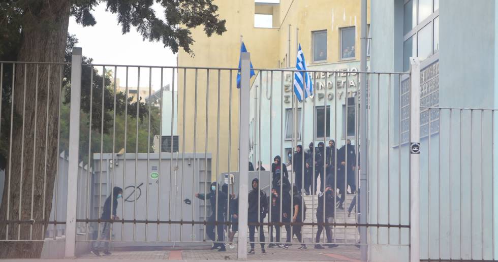 Σπίρτζης: Νεοναζί τραμπουκίζουν ενώ η αστυνομία παρακολουθεί