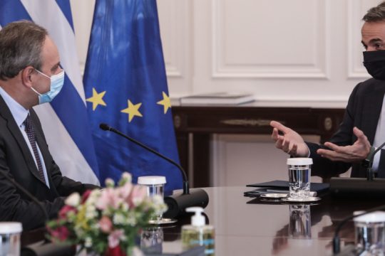 Στην Ελλάδα ο γ.γ. του ΑΚΕΛ-Συνάντηση με Μητσοτάκη, Τσίπρα, Κουτσούμπα