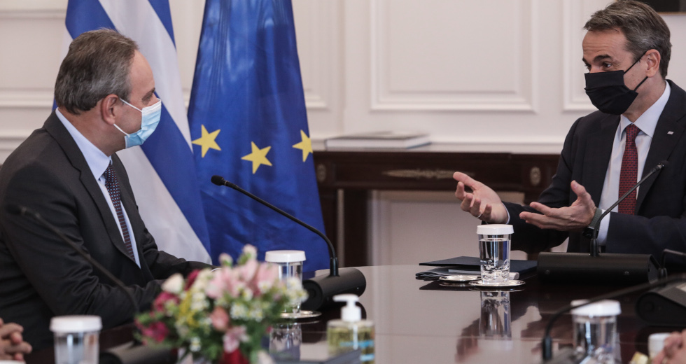 Στην Ελλάδα ο γ.γ. του ΑΚΕΛ-Συνάντηση με Μητσοτάκη, Τσίπρα, Κουτσούμπα