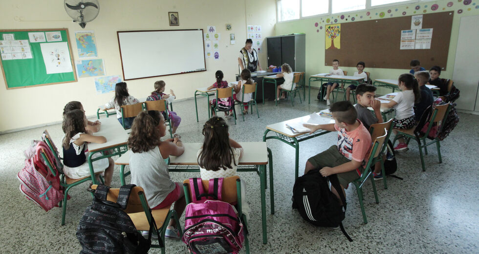 Καμπανάκια για έκρηξη κρουσμάτων από το ανοργάνωτο άνοιγμα των σχολείων