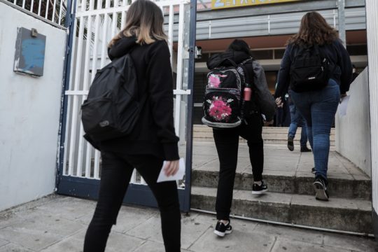 Κρήτη: Ανοίγουν τα σχολεία με την ευχή… να μην ξανακλείσουν