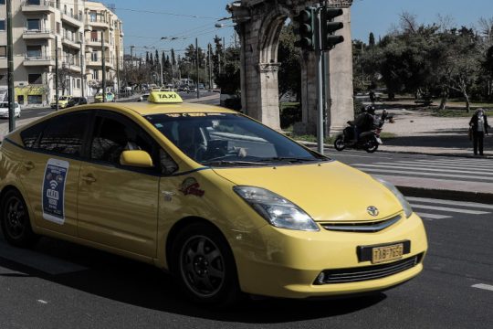 Ξυλοδαρμός 30χρονης από τον σύζυγό της μέσα σε ταξί
