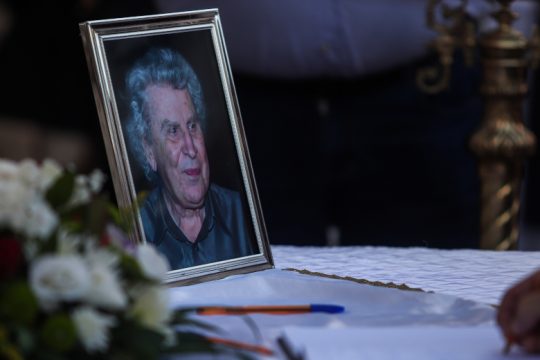 «Θα ‘ρθούνε;». «Πότε» αλήθεια;