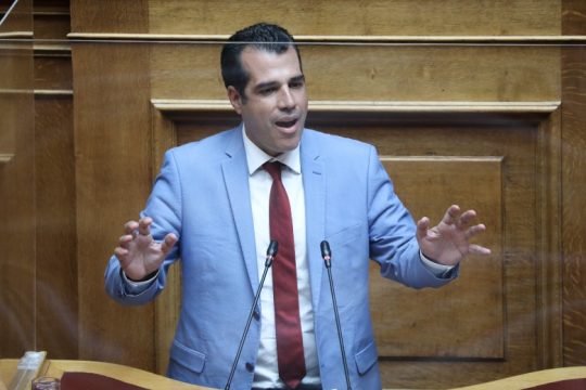 «Χαραμάδα» Πλεύρη: Αν κάνουν εμβόλιο, θα γυρίσουν στη δουλειά τους