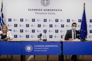 Τρίτη δόση για τους άνω των 60 από τον Οκτώβριο