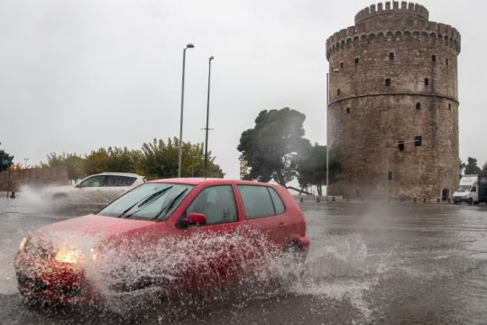 Βροχές, πτώση της θερμοκρασίας και άνεμοι έως 7 μποφόρ