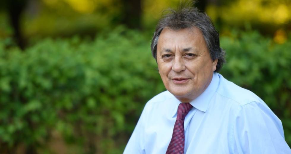 Ας μην αρκούμαστε στις διθυραμβικές ιαχές των κυβερνώντων