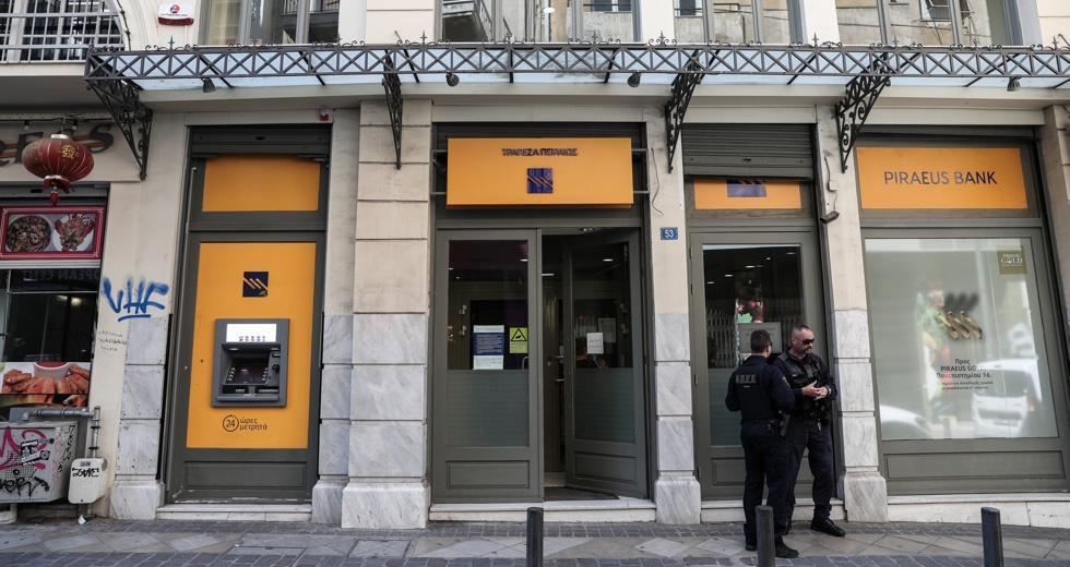 Στο κενό οι υπόνοιες για πολιτικό «χρώμα» των δραστών