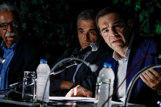 Τσίπρας:  Η κυβέρνηση «νίπτει τας χείρας της» για να μη χάσει το ακροδεξιό ακροατήριο