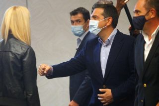 Αρχίζει άγριο σφυροκόπημα