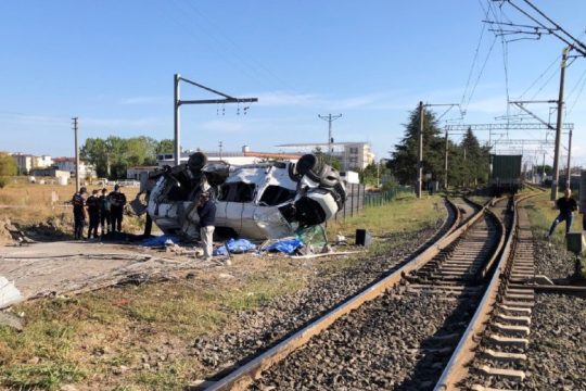 Τουλάχιστον 6 νεκροί σε σιδηροδρομικό δυστύχημα στην Τουρκία