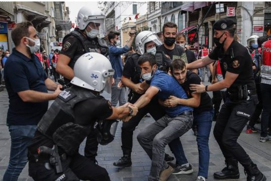 Υπό κράτηση σχεδόν 80 Τούρκοι φοιτητές που διαδήλωναν για τα υπέρογκα ενοίκια