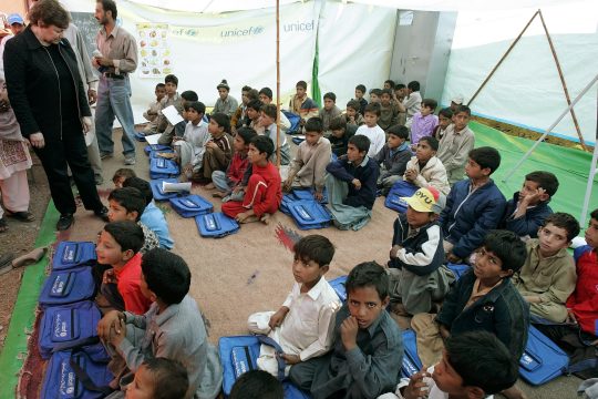Έκκληση Unicef για το άνοιγμα των σχολείων στη Ν. Ασία— προβληματίζει η τηλεκπαίδευση