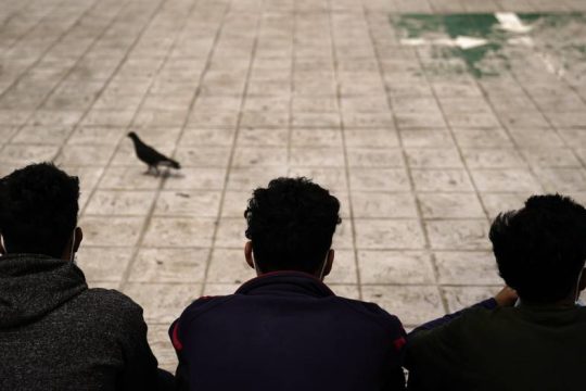 Δικαστική απόφαση κατά απελάσεων οικογενειών μεταναστών «φρενάρει» την εφαρμογή εντολής του Τραμπ
