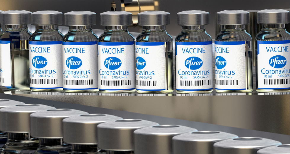 Η Pfizer επιμένει στην ανάγκη τρίτης δόσης, ενστάσεις από τον FDA