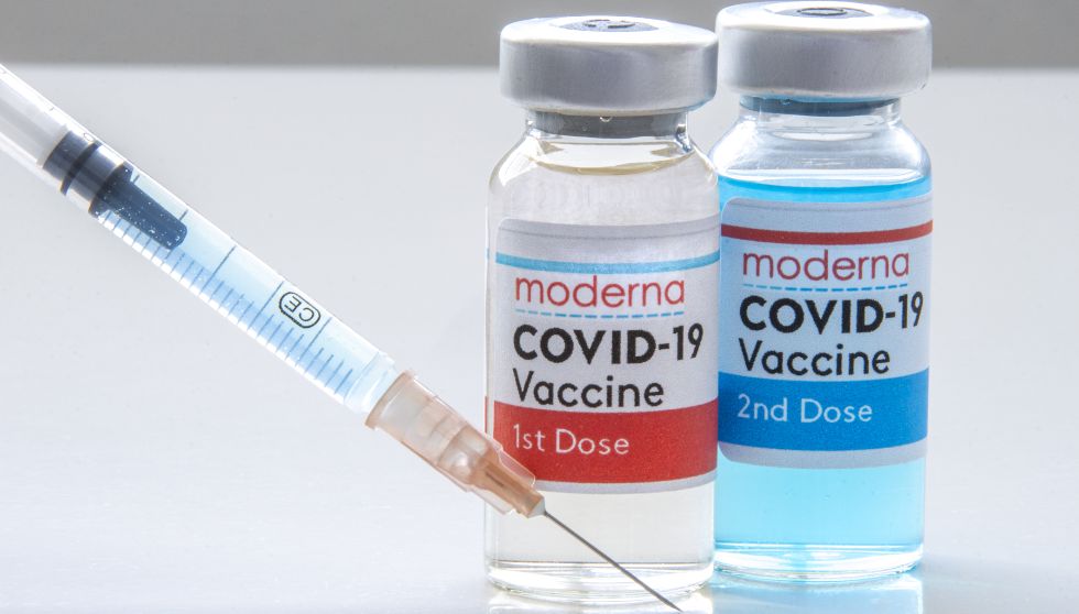 Η Moderna προειδοποιεί για μειωμένη προστασία και ζητά έγκριση για τρίτη δόση