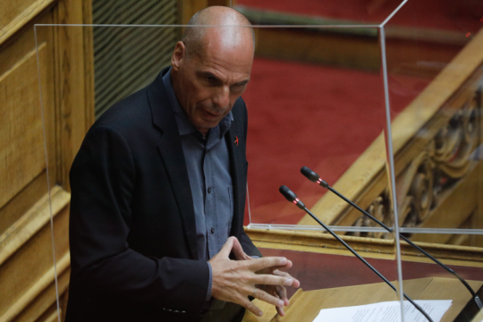 Βαρουφάκης για ασφαλιστικό: Πταίσμα το έγκλημα του Παπαντωνίου το 1999