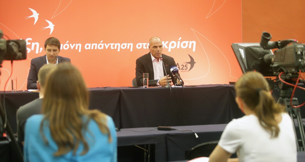 Βαρουφάκης: «Το μόνο που φοβάται η ολιγαρχία είναι η ρήξη»