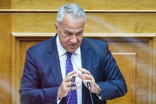 «Υπενθύμιση» Βορίδη για πρόστιμα σε υπαλλήλους που αρνούνται εμβόλιο ή τεστ