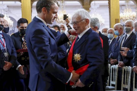 Η Γαλλία ζητά συγγνώμη από τους Αλγερινούς που πολέμησαν αποίκους