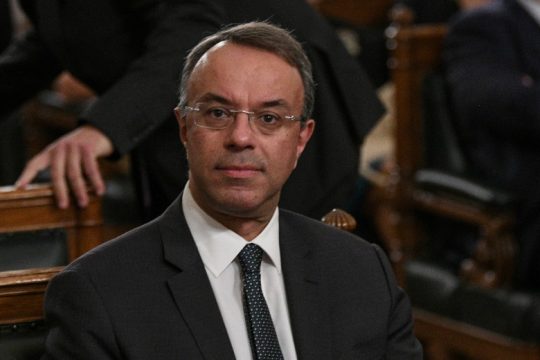 Η ανάπτυξη της οικονομίας έφερε τις ανατιμήσεις για τον Χρ. Σταϊκούρα